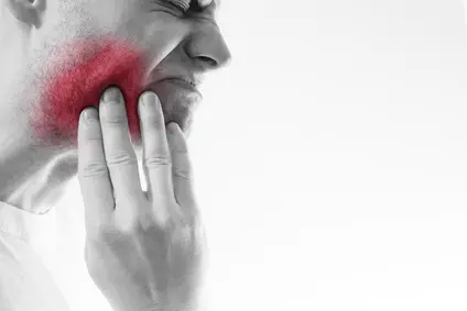 Wie schmerzhaft ist eine Implantatbehandlung?